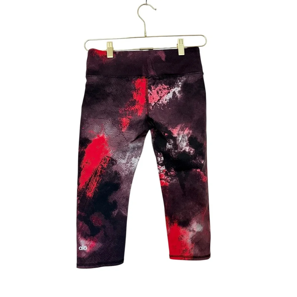 Alo Yoga Abstract Print Capri Leggings Activewear Women‎ M Ruby Red Smoke